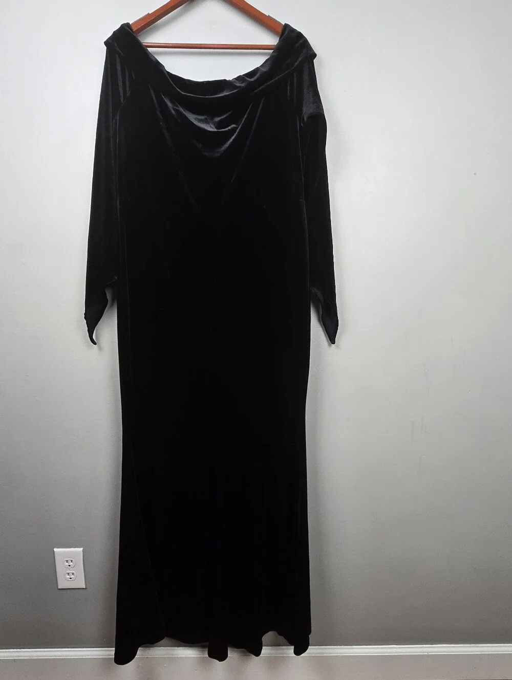 Off-Shoulder Velvet Maxi Dress Women Plus Size 2XL Gothic Addams Family Cosplay - Picture 4 of 13